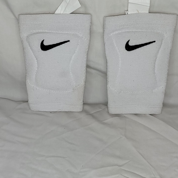 Nike Other Nike White Knee Pads Set Size Xss Poshmark